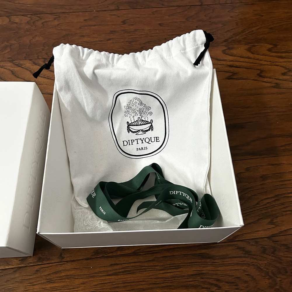 Diptyque gift box and string bag - Picture 3 of 3